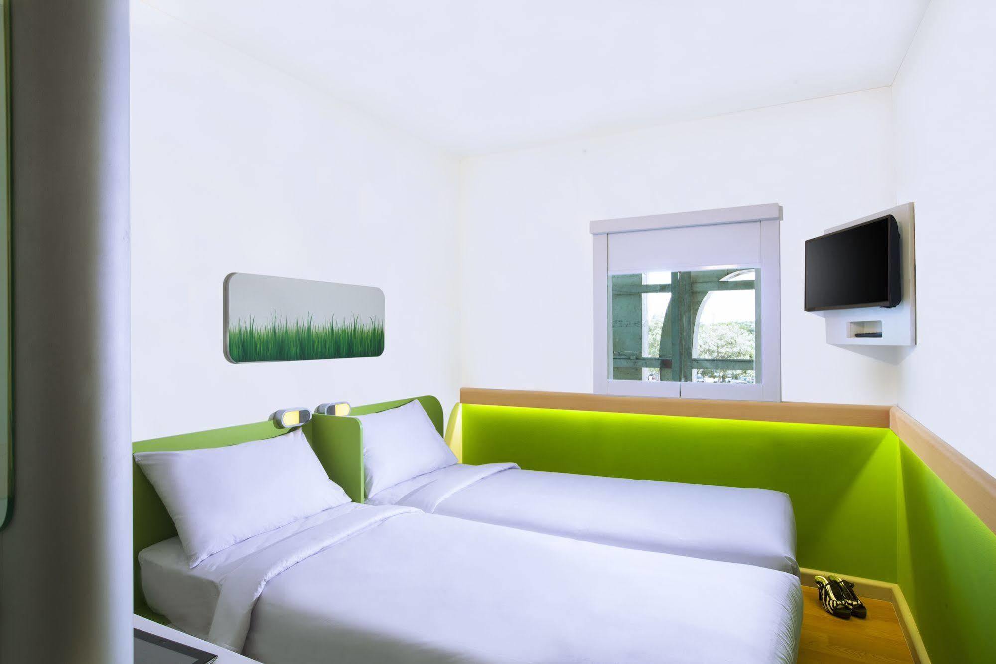 Cordia Hotel Makassar Airport Manda Exterior photo